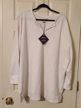 Ava & Viv Cream Relaxed V-Notch Pullover